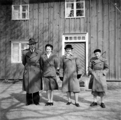 Från vänster: Alrik och Magnhild Andersson Gebo. Edla Karlsson Gebo. Bertil Karlsson Gebo. 