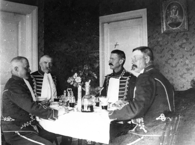 Från vänster, 3. Alfred Winnerstedt Svärdsman musikfanjunkare. 