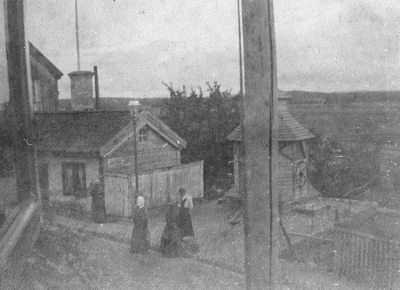 Bykälla 
Byggdes i början av 1870- talet och fanns kvar efter att staden fick vattenledningar  1901.  Revs 1910, låg mitt emot Wahlbergska gården. ( Borgmästargården ) T.E.