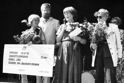 Sagobyns Pippi Långstrumps - stipendium 88 - 08 - 06
Från vä Gunnel Gustafsson, okänd, Gunnel Linde, Astrid Lindgren