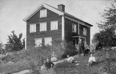 Mathilda
Gratuleras hjärtligt på namnsdagen den 14 - 3 1900 av Hilma Hanberg