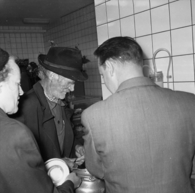 Konsum ( Vimmerby eller Storebro )
Mjölkförsäljning i lösvikt

Dok.100602/KG