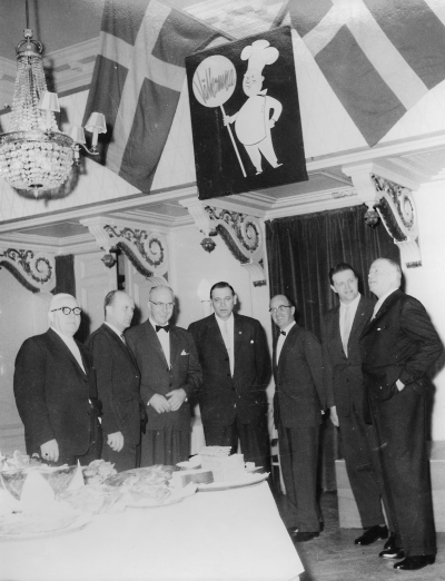 Från vänster  Georg Cederfelt, källarmästare.  