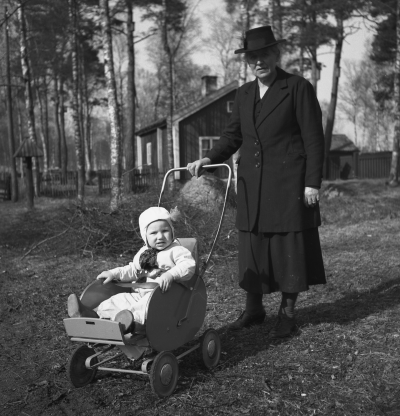 Elon Waerns familj

Dok.111103/KG