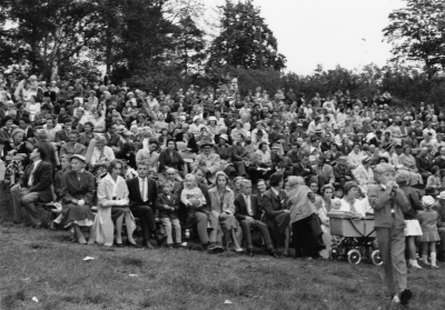 N T O föreställning i Storebroparken 

Dok.100531/KG