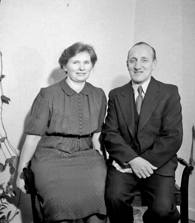 Rut o Gunnar Petterson Sevedeg. 34 1940-talet       Gunnar Petterssons charkuteriaffär.           