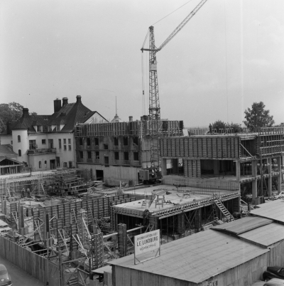 Byggande av det så kallade Lundbergshuset vid torget

Dok.100531/KG