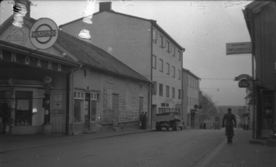 Hörnet Sevedegatan - Kyrkogårdsgatan. Till höger kvarteret Grönsiskan. Privathotell



Dok.070817/RS