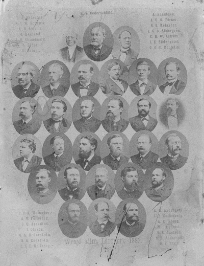Wexjö allm. Läroverk 1887.
I. A. Ahlander
N. I. W. Schentz
E. H. Apiarie
G. Haglund
K. Ahlner
H. S.Cederschiöld
A. Rundbäck
A. G. G. Törner
S. E. Melander
J. G. A. Södergren
C. H. W. Åström
J. E. Söderquist
C. O. U. Montelin
P. J. A. Welander
A. V. Forsberg
C. O. Arcadius
I. Olsson
G. A. Hederström
B. K. Engström
C. J. E. Hellberg
A. E. Andersson
J. A. Sollenberg
A. R. Isberg
N. Liljeqnist
G. E. Axelson
N. P. Anderson
O. F. Bratt
