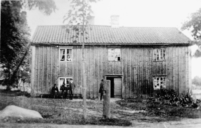 Bränneriet Åbrovägen mittemot Nygård. 1 åkare Johan Eks fader, 2 Granquist, 3?, 4?. T.E.