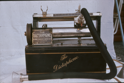 Diktafon tillverkad av Columbia Phonograph Company New York 

090520/KG