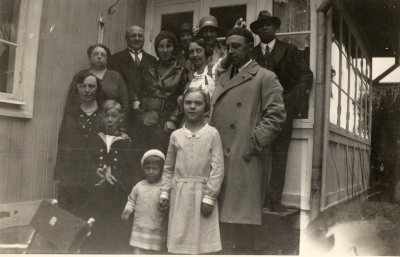 Sigrid, Karl-Otto, Jane, Britt- Mari, Gertrud, Olle Linell, Gretel, Kerstin, Gustaf-Adolf, Eva?, Olga, Karl Hornwall

Dok.090625/SJ