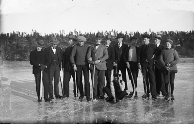 Nossen,  Zante tvåa från vänster.

 Dok.090310/SJ
