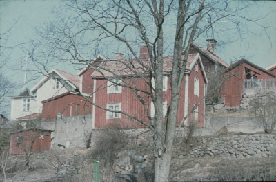 Bebyggelse mellan Stångågatan och järnvägen
Byggt i terrasser

090415/KG