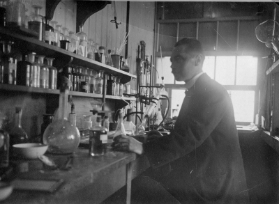 Erik Wahlberg på A.S.E.A:s laboratorium, Västerås

Dok.090624/SJ