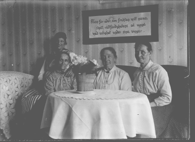 Elvira Andersson, Anna Elg, okänd, Agnes Andersson (Yngves farmor).