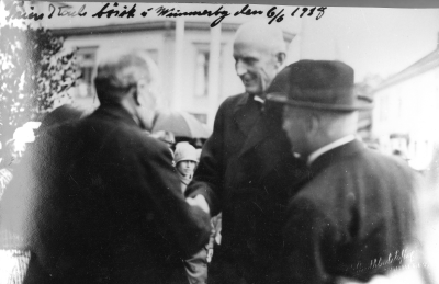 Prins Karls besök i Wimmerbden 6/6 1928.   Från vänster 1. Kyrkoherde A.E. Nyberg  2.) Prins Carl Bernadotte  3. Landshövding Falk.  