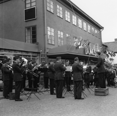 Invigning av nya Domus vid torget

Dok.100602/KG