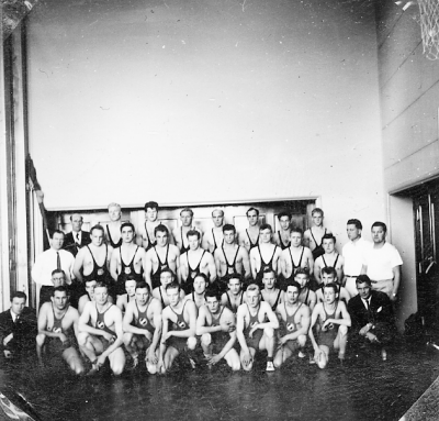 Allan Gustafssons egen dokumentation: "Lagbild Fyrstads Vimmerby 1956. Slutställning
1. Vimmerby         3 300 19-5     6.p
2. Olofström          3 201 13-11  4.p
3. Oskarshamn    3 102  11-13  2.p
4. Högsby              3 003  5-19   0.p