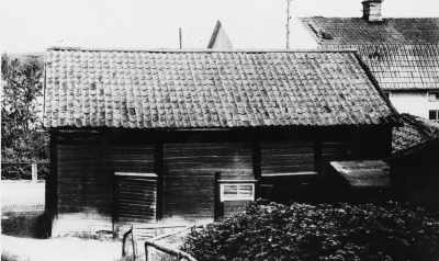 Hovslagare Linds smedja vid Sevedegatan, revs när H.S.B-husen byggdes. Kasks hus i bakgrunden. T.E



