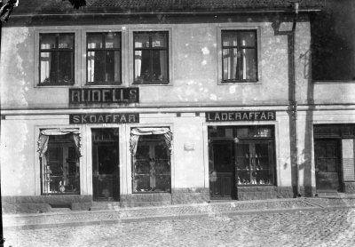Rudells Sko & Läderaffär 
Torget


Dok.080221/RS