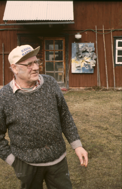 Man husvägg konstverk

090408/KG