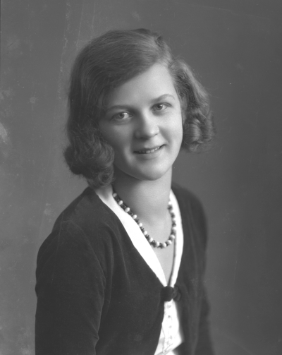 Fröken Bäcklund



Dok.080630/RS