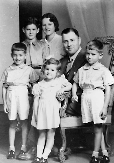Kyrkoherde Anders Andrae med familj  Vanja Andrae Fru  Thord Andrae  Hans Andrae  Göran Andrae  Berith Andrae		T.E.			
