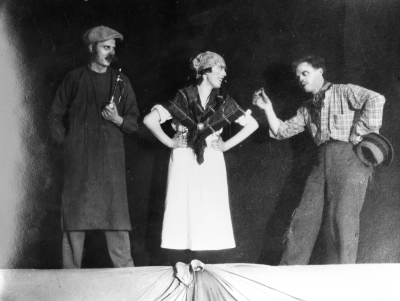 1. Brevbärare Lindstedt, 2. Köhler (gift Ekman)  3. Einar Pålson, guldsmed ( död i Stockholm .)     