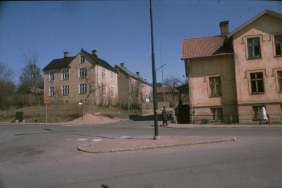 Drottninggatan / Ringvägen  
Vibble 4 Kyrkoherde Nyberg bodde där
2:a huset till vänster Lövboet

090519/KG