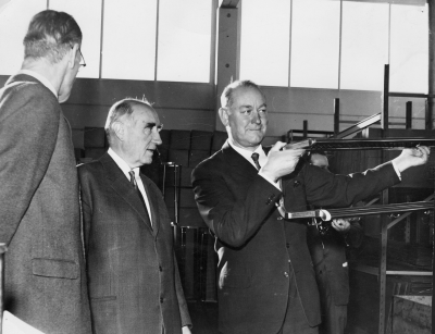 Från vänster  1. Hanning, Länsstyrelsen  
2. Landshövding, Ivar Persson, Skabersjö. 
3. Olle Ljungkvist,  Falla Horn, vd Ljunghälls
