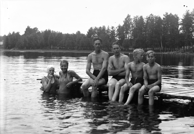 Hällebacka 

Många av bilderna i mappen Hällebacka kan lika gärna vara tagna kring Lidhem Locknevi.