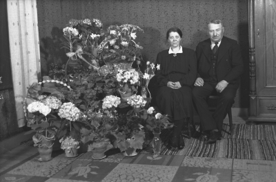 Karlsson, Herman med fru Ester på hennes femtioårsdag  1940-talet                          