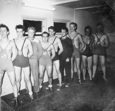 Allan Gustafssons egen dokumentation: " VABK:s klubblag. Jean Berggren, Leif Berggren, Stig Edman, Arne Sundgren, Lennart Jonsson, Arnold Viktberg, Olle Larsson, Allan Gustafsson , Arne Gustafsson.