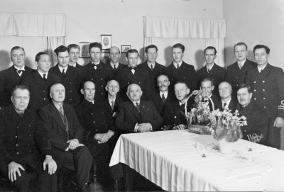 1. Hugo Jeansson  2. (Ondy) Frisör  3. Olof Dahlin  . 4.Gottfrid Lindblad, smed  5. Nils Boman, Trädgårdsmästare  6. Kurt Johansson, Lantbrukare  7 Bror Pettersson  8 Douglas Wistrand, 9 Birger Andersson  10 Karl-Erik Flender  11 Hilding Nilsson, Smed  12 Folke Lönngren, vice Brandchef  13 Ivar Wettermark, Plåtslagare  14 Oscar Svanberg, Sadelmakare  15 Karl Fransson, Verkmästare 16 Axel Lindström  17 Axel Almer  18 Napoleon Karlsson  19 Ludvig Pålsson, Brandchef  20?, 21 Albert Borgstrand, Skomakare  22 Martin Dahlin, Plåtslagare 