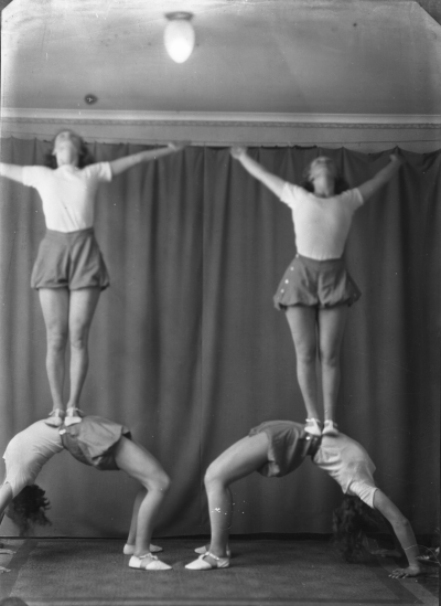 Gymnastikgrupp
Apollotruppen. Maj och ingrid Kantus, Lisa johansson och Inga Vehle / Vahle?



Dok.070817/RS