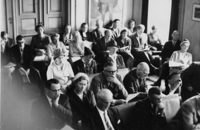 Rådhussalen  16. Beyron Milton,guldsmed Vimmerby  18. Märta Berg, bibliotekarie, Oskarshamn   21. Carl-Erik Svensson, Kåreda  22. Svensson, fru 24. Gustav Karlsson, Ankarsrum.  