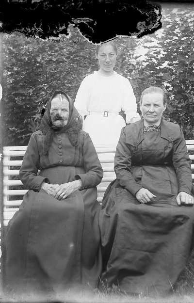 1. Lovisa Jonsson, född Petterdotter 2. Ingrid Hansson, gift Nilsson, 3. Hardine Hansson