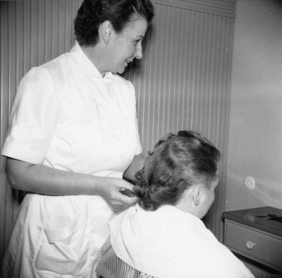 Lisa Johansson damfrisörska

Dok.100603/KG