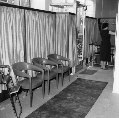 Interiör från Rudells skoaffär 

Dok.100603/KG