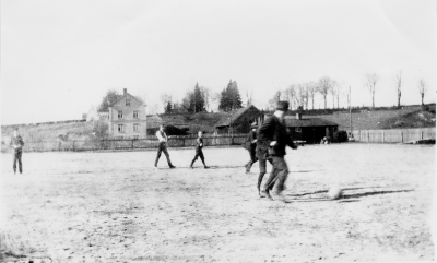 Samskolans grusplan 1920-talet         