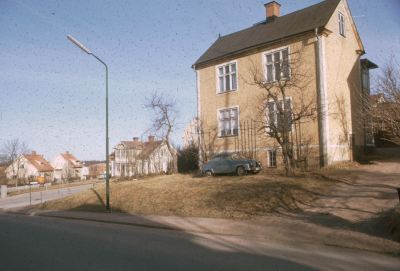 Ringvägen / Drottninggatan 
I huset i förgrunden bodde fam. stadsing. Winell och Hammarlund. Uppgift PRO´s bildcirkel
090511/KG