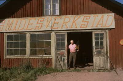 Smidesverkstad man

090406/KG