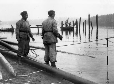 Nossenbaden 
bryggbyggande ?

Dok.100527/KG