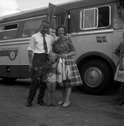 Folkdanslagets vänortsbesök i Skaerbeck  Eivor Holst med make Axel Holst o dotter Anna-Lena Holst

Dok110520/KG