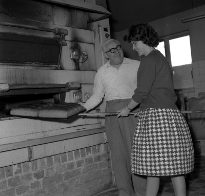 Cederfelts bageri
Fritjof Cederfeldt, Margareta DeFlon

Dok.110617/KG