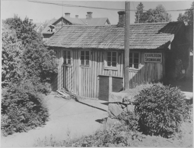 Norrtullsgatan, skomakare Einar Karlsson (på fatet.) 