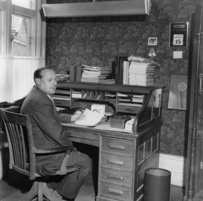 Interiör från kontoret till Carl Johanssons klädaffär

Dok.100602/KG