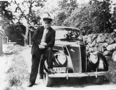 Axel Karlsson, Lastbilägare och Taxichaufför i  Vimmerby.   