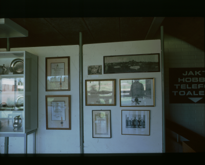 Utställning
Tennföremål 

090409/KG